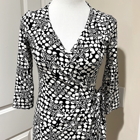 Diane Von Furstenberg New Julian Two Stars and Polka Dots Wrap Dress - Picture 2 of 9